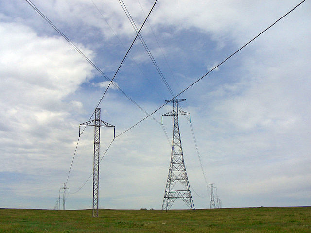 HVDC powerlines/Photo by wiki / cc