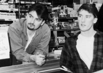 Clerks (1994) – Funny situations bathed in randomness and absurdity Clerks (1994) – Funny situations bathed in randomness and absurdity